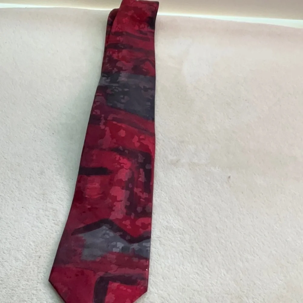 Red and Black Artistic Silk Tie
